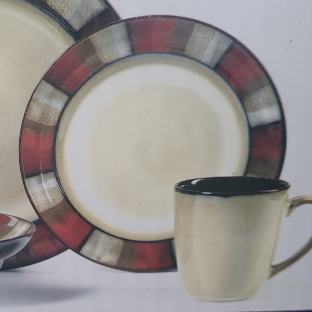 Mikasa Horizon Red Cream and Red Salad Plates Nwot